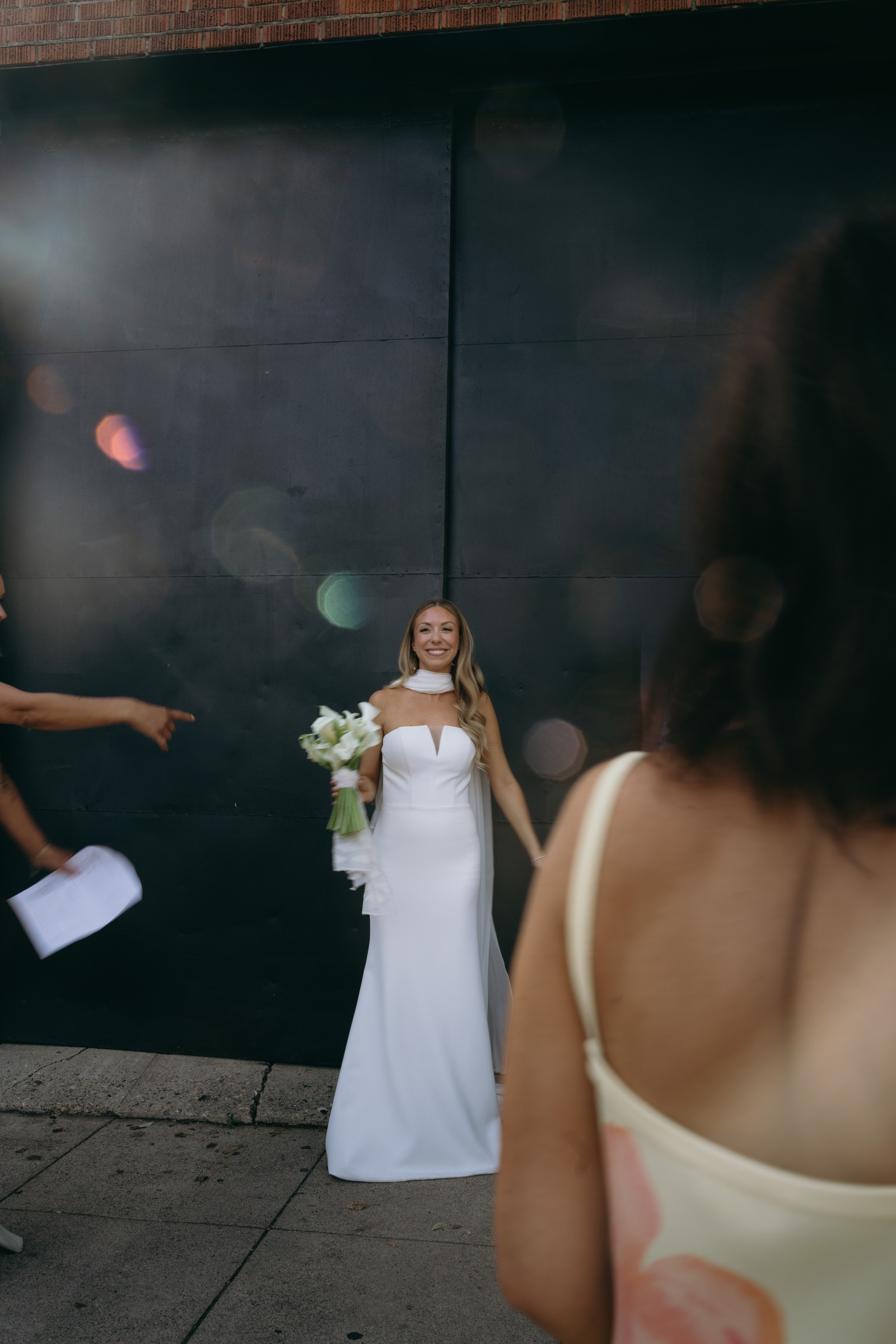 The bride with calla lilies in the afternoon light